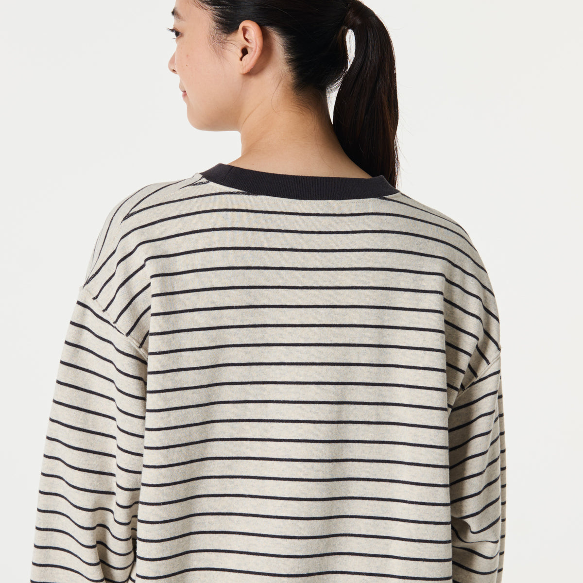 BORDER CREW NECK SWEATSHIRT
