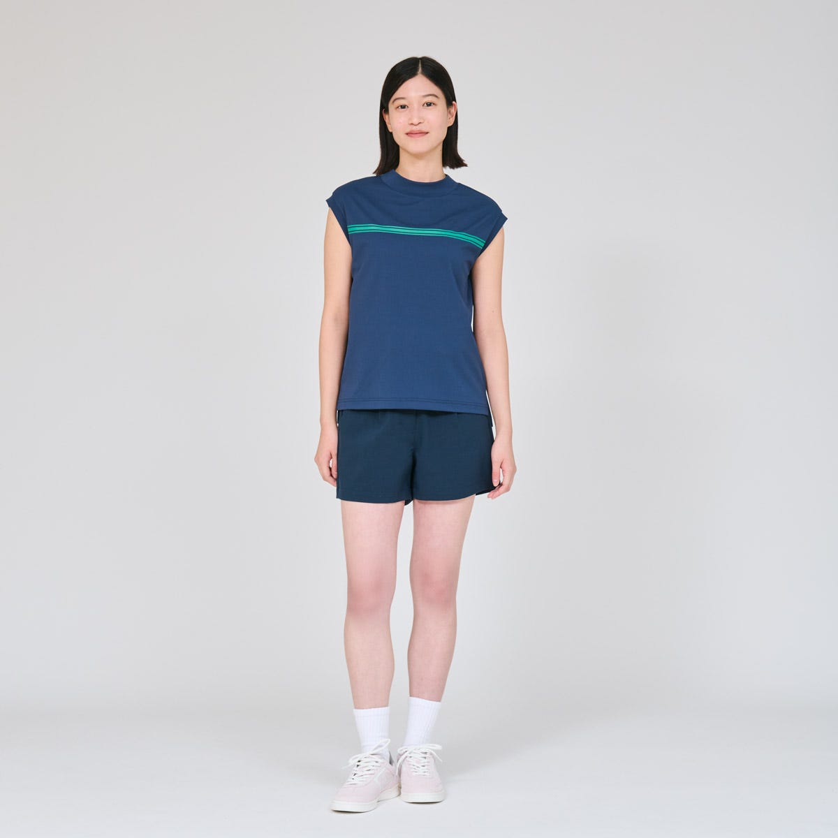スリーブレスモックネックシャツ
