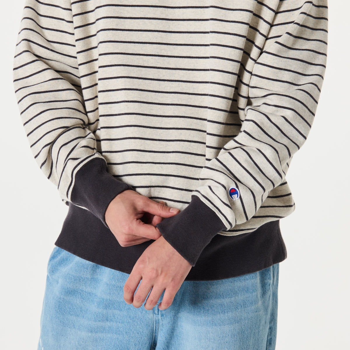 BORDER CREW NECK SWEATSHIRT