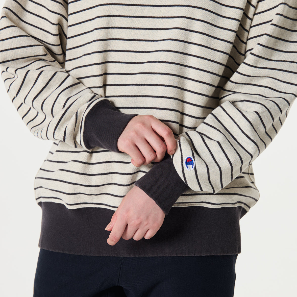 BORDER CREW NECK SWEATSHIRT