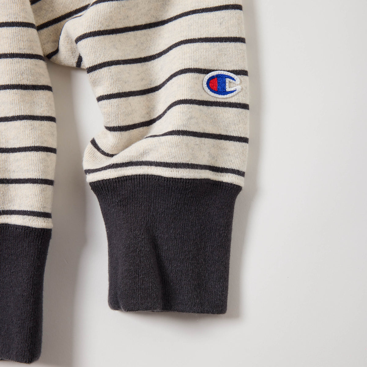 BORDER CREW NECK SWEATSHIRT